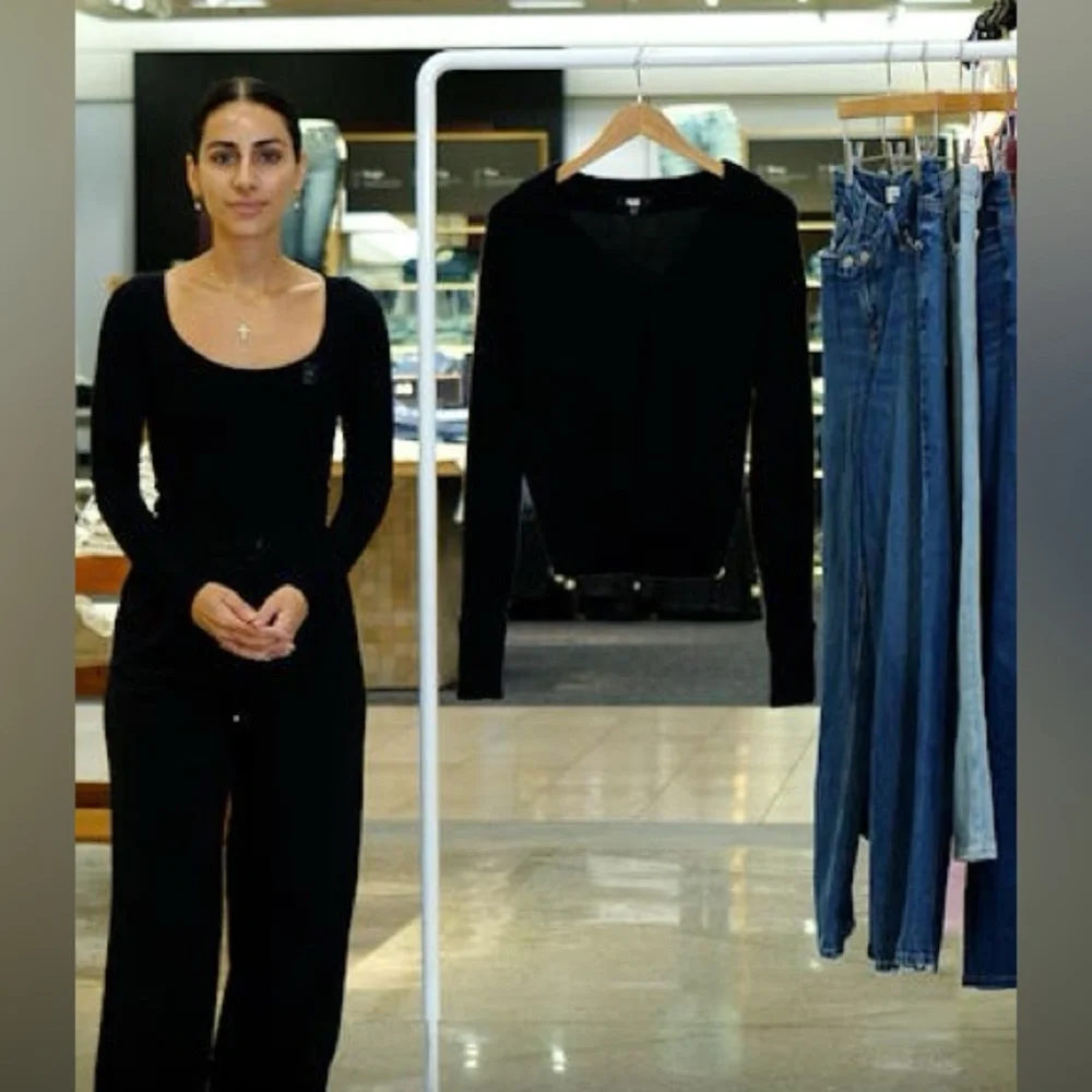 Vince Black V-Neck Sweater - Picture 5 of 7